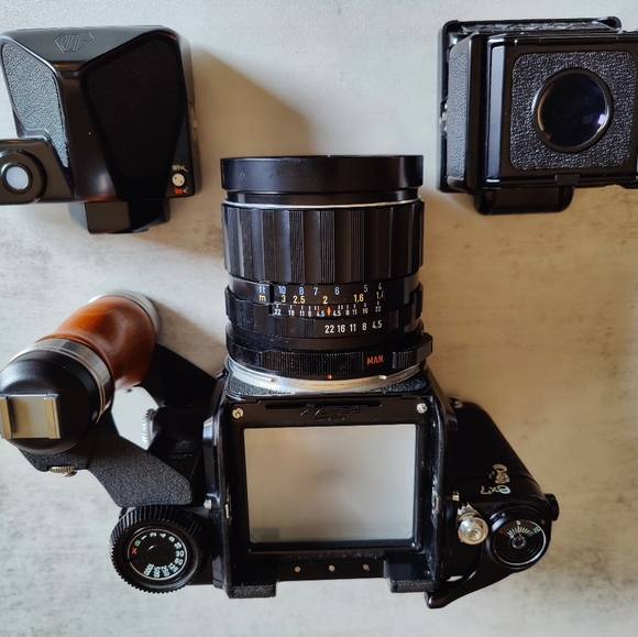 PENTAX 6X7 MEDIUM FORMAT CAMERA 120 FILM 2 LENSES, 2 VIEWFINDERS, AND MORE. MINT - Picture 5 of 12